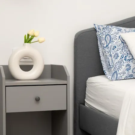 فيلة Kiara Kaštela