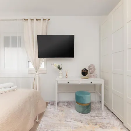 Kiara Willa Kaštela