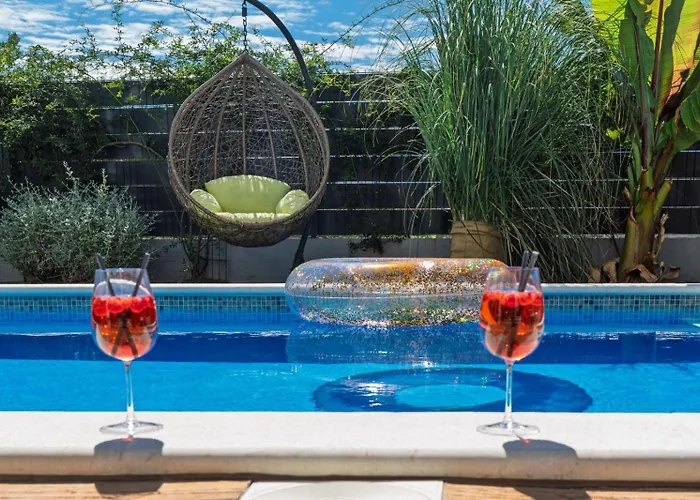 فيلة Kiara Kaštela