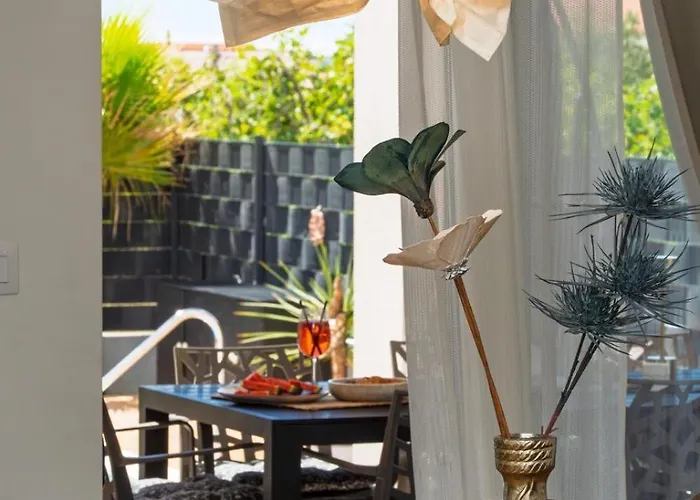 Kiara فيلة Kaštela