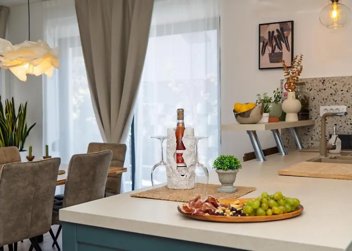 فيلة Kiara Kaštela